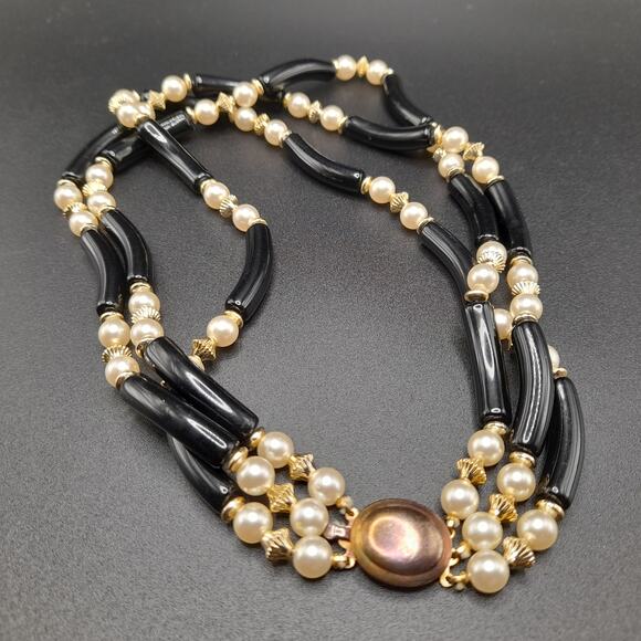 Vintage Black Lucite Bead Necklace, Faux Pearls, 3 Strands, Box Clasp - Picture 5 of 10